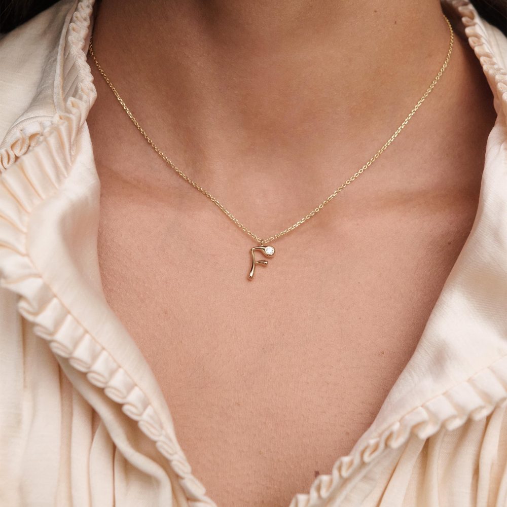 Collana con Pendente Iniziale F – PD Paola CO01-B79 indossato