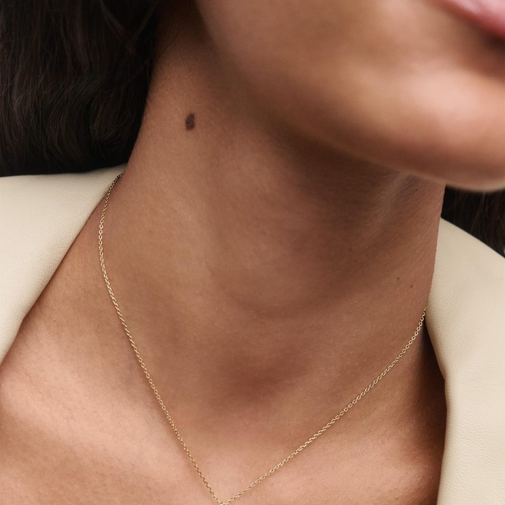 Collana con Pendente Iniziale J – PD Paola CO01-B83 indossato