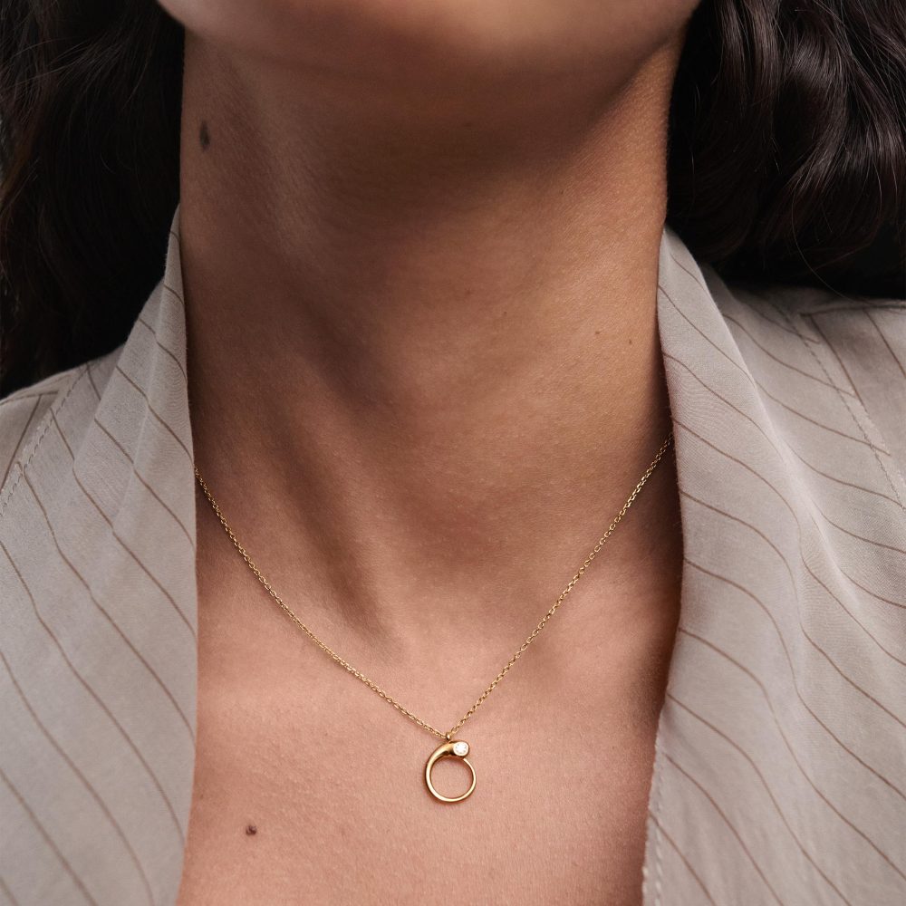 Collana con Pendente Iniziale O – PD Paola CO01-B88 indossato