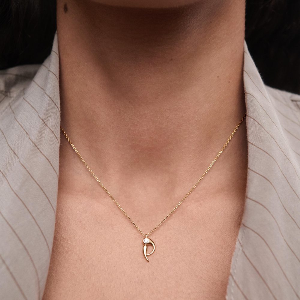 Collana con Pendente Iniziale P – PD Paola CO01-B89 indossato