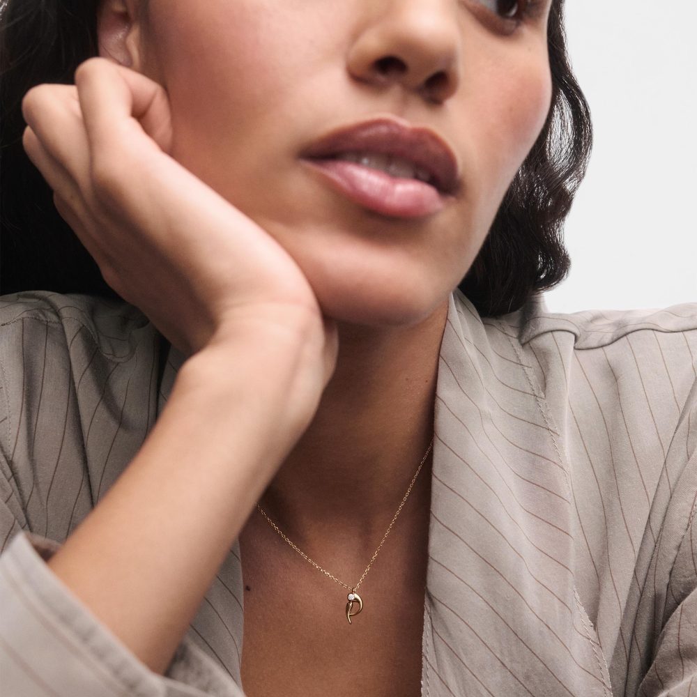 Collana con Pendente Iniziale P – PD Paola CO01-B89 indossato