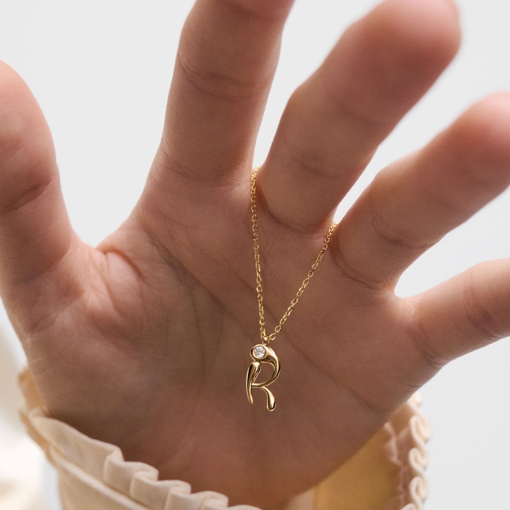 Collana con Pendente Iniziale R – PD Paola CO01-B91 indossato