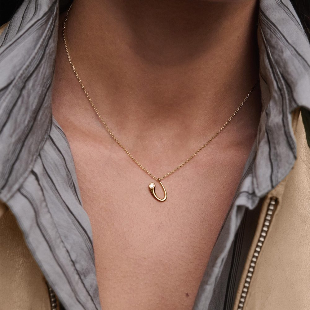 Collana con Pendente Iniziale U – PD Paola CO01-B94 indossato